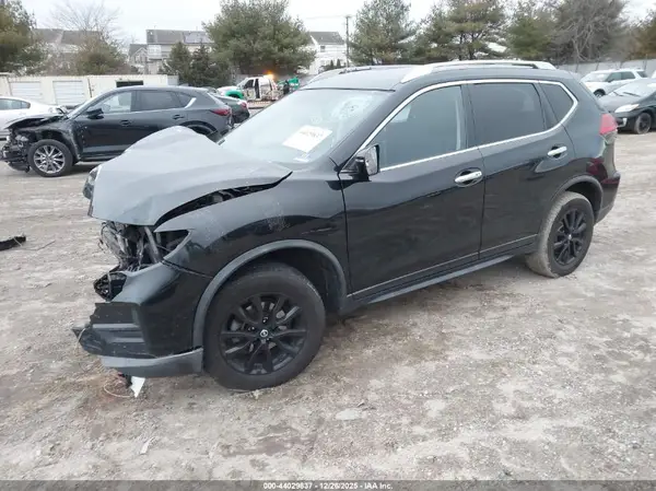 KNMAT2MV6HP574893 2017 NISSAN ROGUE - Image 2