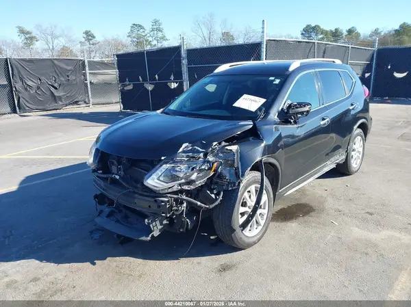 KNMAT2MV6HP579561 2017 NISSAN ROGUE - Image 2