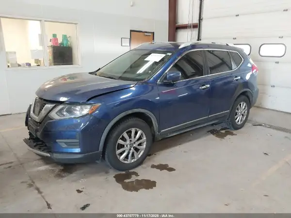 KNMAT2MV6HP584775 2017 NISSAN ROGUE - Image 2
