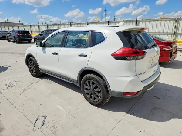 KNMAT2MV6HP585392 2017 NISSAN ROGUE - Image 2