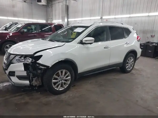 KNMAT2MV6HP588129 2017 NISSAN ROGUE - Image 2