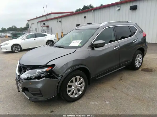 KNMAT2MV6HP591225 2017 NISSAN ROGUE - Image 2
