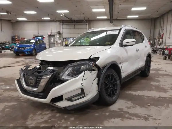 KNMAT2MV6HP592973 2017 NISSAN ROGUE - Image 2