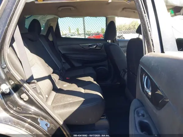 KNMAT2MV6HP600103 2017 NISSAN ROGUE - Image 8