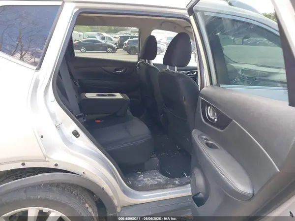 KNMAT2MV6HP601669 2017 NISSAN ROGUE - Image 8