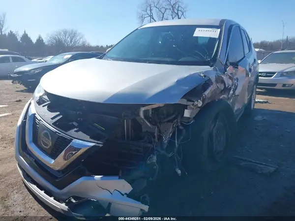 KNMAT2MV6HP611084 2017 NISSAN ROGUE - Image 2