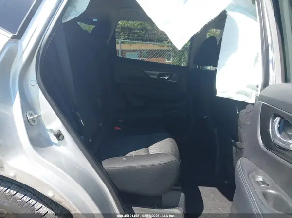 KNMAT2MV6HP611683 2017 NISSAN ROGUE - Image 8