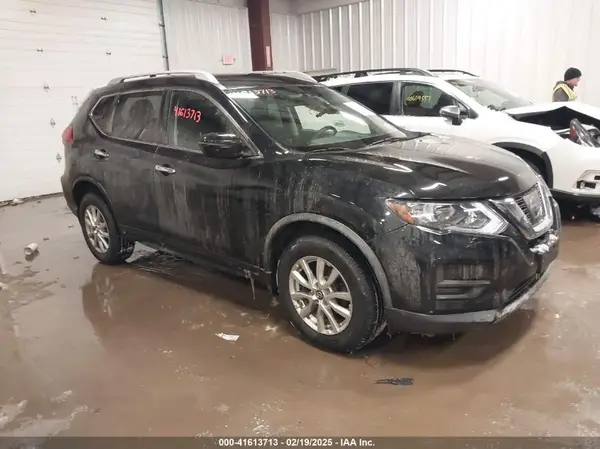 KNMAT2MV6HP612560 2017 NISSAN ROGUE - Image 1