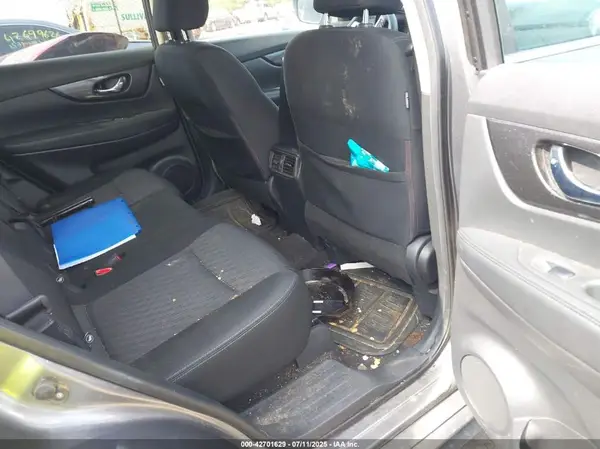 KNMAT2MV6HP612705 2017 NISSAN ROGUE - Image 8
