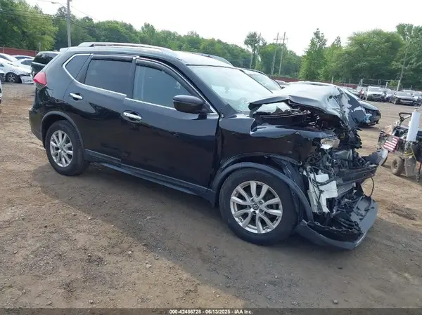 KNMAT2MV6HP613577 2017 NISSAN ROGUE - Image 1
