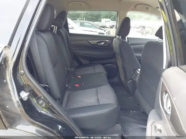 KNMAT2MV6HP613577 2017 NISSAN ROGUE - Image 8