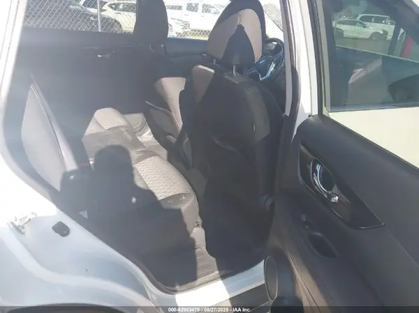 KNMAT2MV6HP614339 2017 NISSAN ROGUE - Image 8