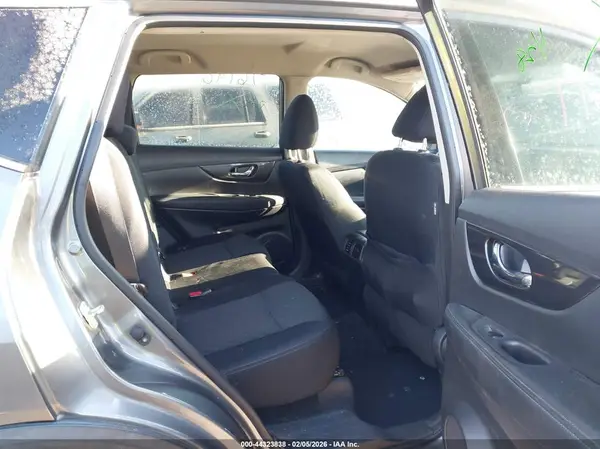 KNMAT2MV6HP616611 2017 NISSAN ROGUE - Image 8