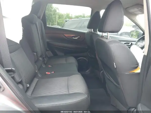 KNMAT2MV6HP619038 2017 NISSAN ROGUE - Image 8