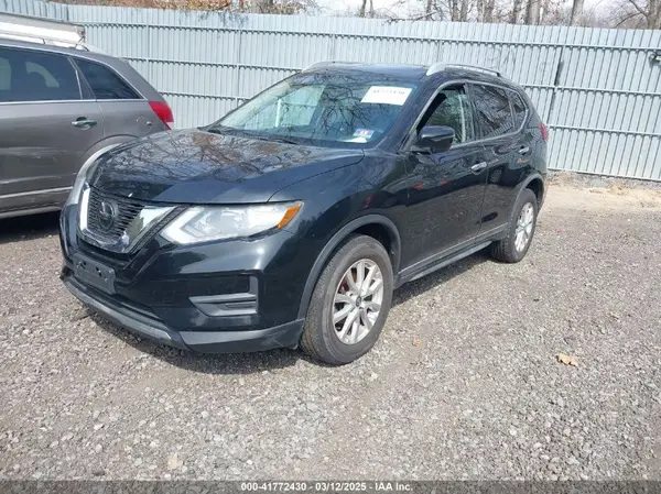 KNMAT2MV6JP502114 2018 NISSAN ROGUE - Image 2