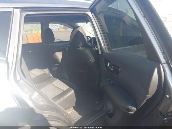 KNMAT2MV6JP511699 2018 NISSAN ROGUE - Image 8