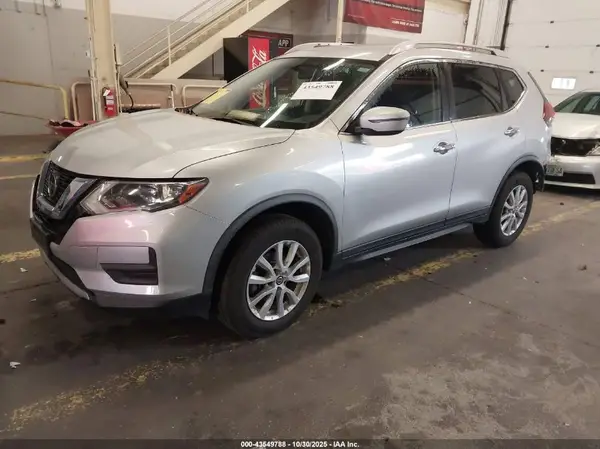 KNMAT2MV6JP513775 2018 NISSAN ROGUE - Image 2