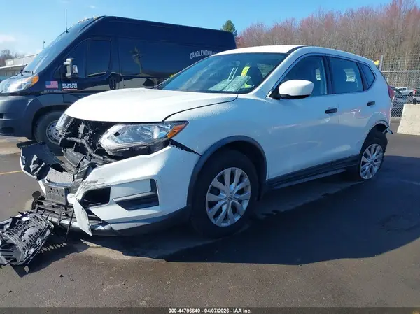 KNMAT2MV6JP517406 2018 NISSAN ROGUE - Image 2