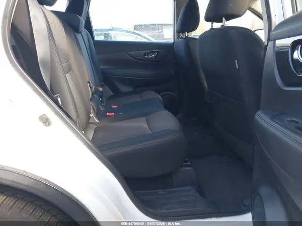 KNMAT2MV6JP517406 2018 NISSAN ROGUE - Image 8