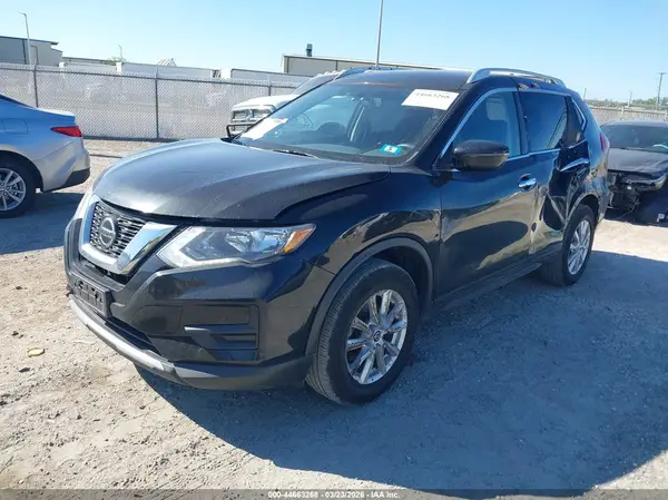 KNMAT2MV6JP519768 2018 NISSAN ROGUE - Image 2