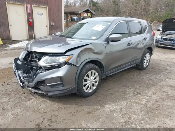 KNMAT2MV6JP520581 2018 NISSAN ROGUE - Image 2