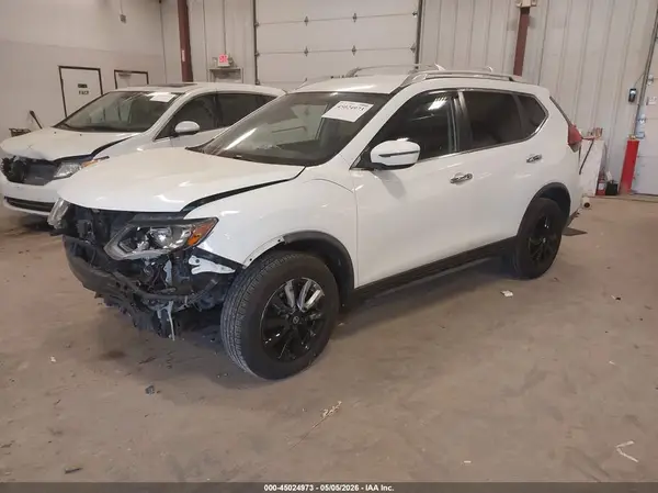KNMAT2MV6JP525716 2018 NISSAN ROGUE - Image 2