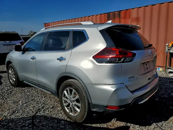 KNMAT2MV6JP529426 2018 NISSAN ROGUE - Image 2