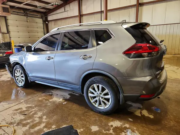 KNMAT2MV6JP529734 2018 NISSAN ROGUE - Image 2
