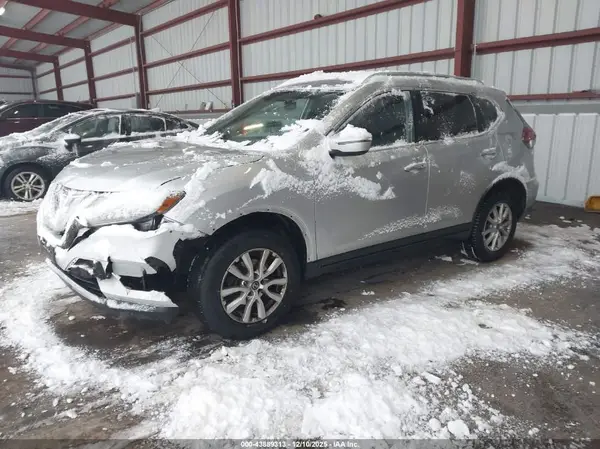 KNMAT2MV6JP530026 2018 NISSAN ROGUE - Image 2