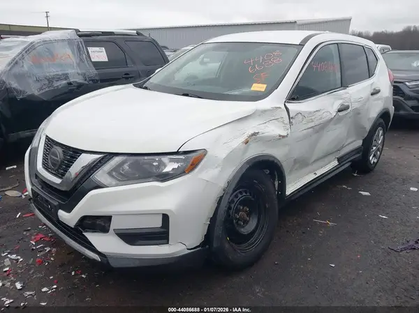 KNMAT2MV6JP535565 2018 NISSAN ROGUE - Image 2