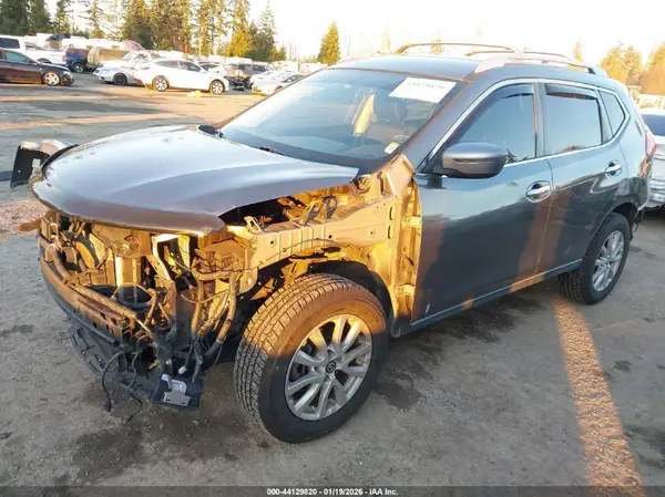 KNMAT2MV6JP538806 2018 NISSAN ROGUE - Image 2