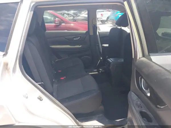 KNMAT2MV6JP540104 2018 NISSAN ROGUE - Image 8