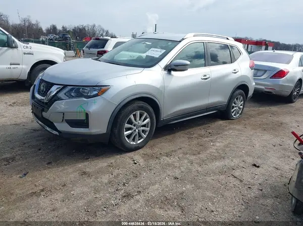 KNMAT2MV6JP541611 2018 NISSAN ROGUE - Image 2