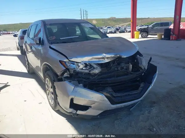 KNMAT2MV6JP547599 2018 NISSAN ROGUE - Image 1