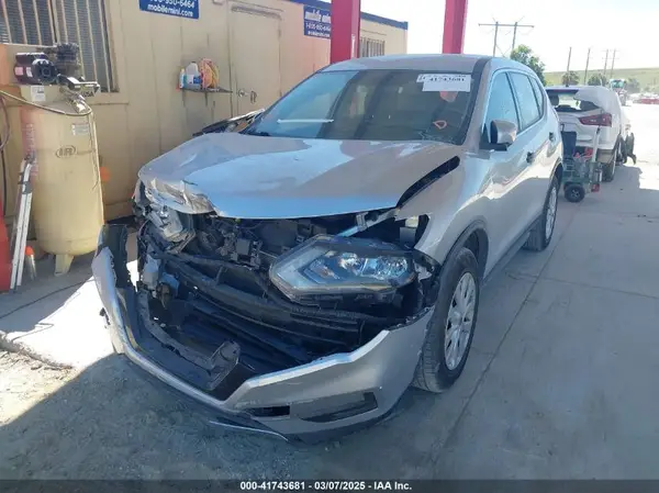 KNMAT2MV6JP547599 2018 NISSAN ROGUE - Image 2