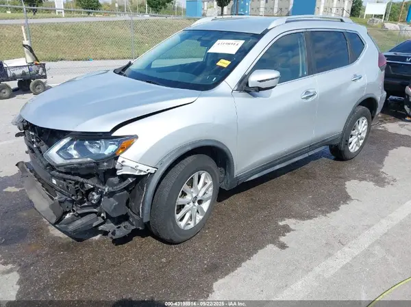 KNMAT2MV6JP554990 2018 NISSAN ROGUE - Image 2