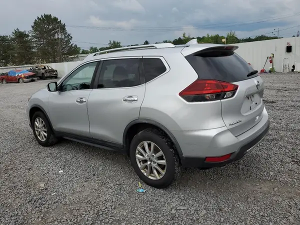 KNMAT2MV6JP557601 2018 NISSAN ROGUE - Image 2