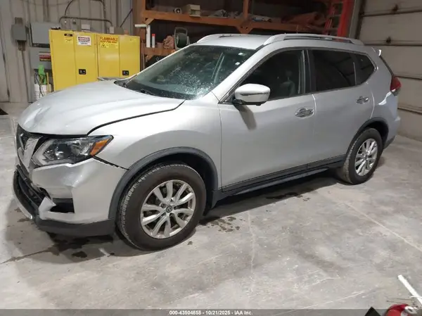 KNMAT2MV6JP560921 2018 NISSAN ROGUE - Image 2