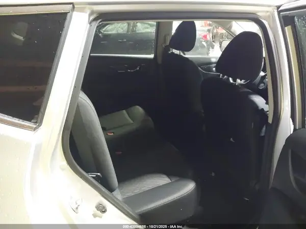 KNMAT2MV6JP560921 2018 NISSAN ROGUE - Image 8