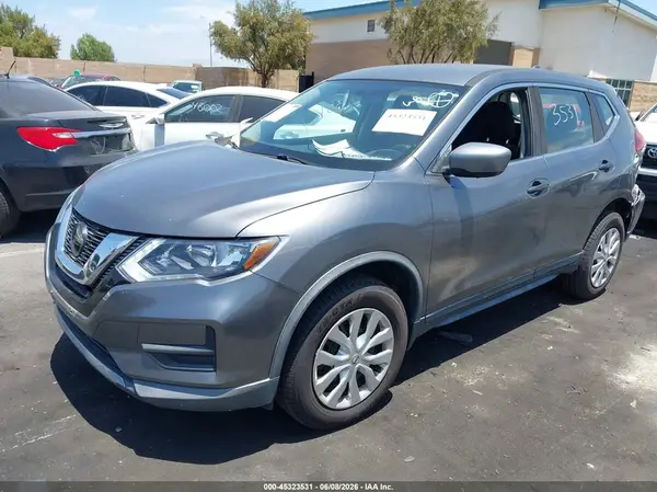 KNMAT2MV6JP560983 2018 NISSAN ROGUE - Image 2