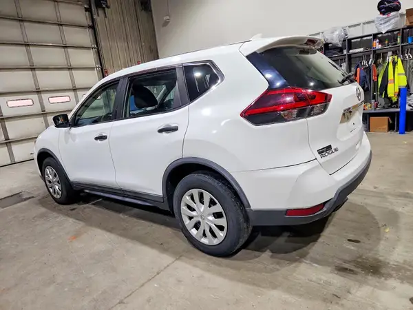 KNMAT2MV6JP565620 2018 NISSAN ROGUE - Image 2
