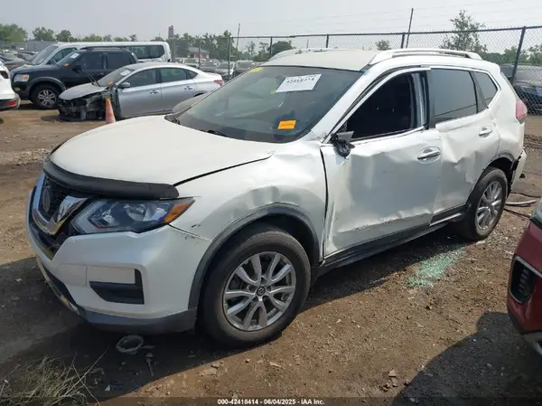 KNMAT2MV6JP567934 2018 NISSAN ROGUE - Image 2