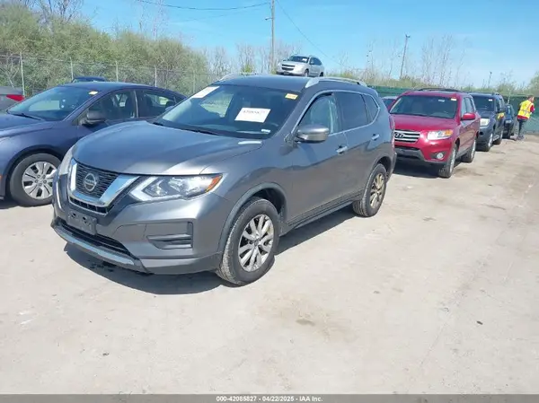 KNMAT2MV6JP569246 2018 NISSAN ROGUE - Image 2