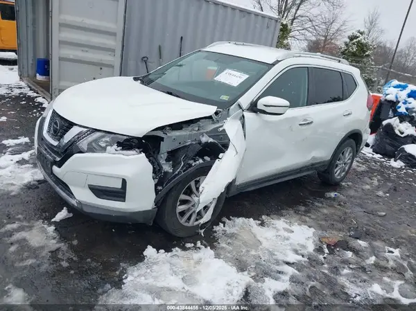KNMAT2MV6JP569487 2018 NISSAN ROGUE - Image 2