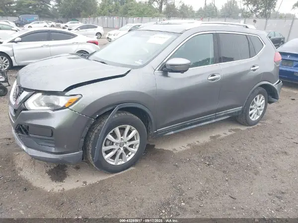 KNMAT2MV6JP572955 2018 NISSAN ROGUE - Image 2