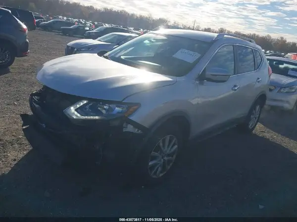 KNMAT2MV6JP575564 2018 NISSAN ROGUE - Image 2
