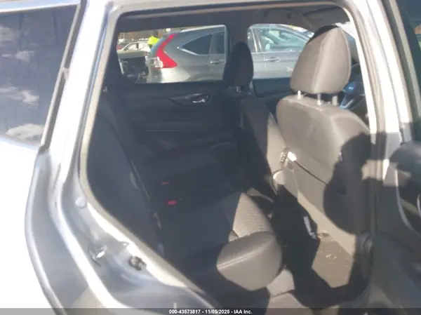 KNMAT2MV6JP575564 2018 NISSAN ROGUE - Image 8
