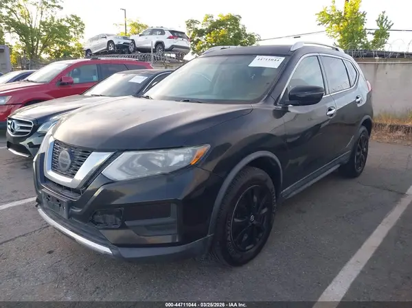 KNMAT2MV6JP575743 2018 NISSAN ROGUE - Image 2