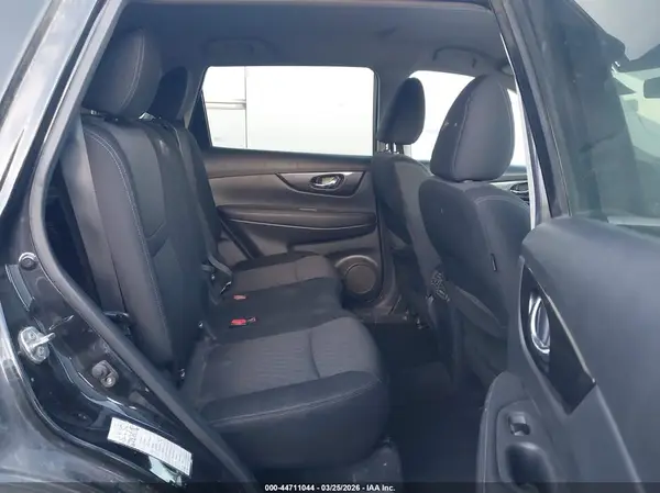 KNMAT2MV6JP575743 2018 NISSAN ROGUE - Image 8