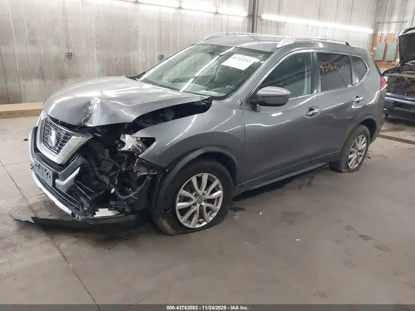 KNMAT2MV6JP576360 2018 NISSAN ROGUE - Image 2